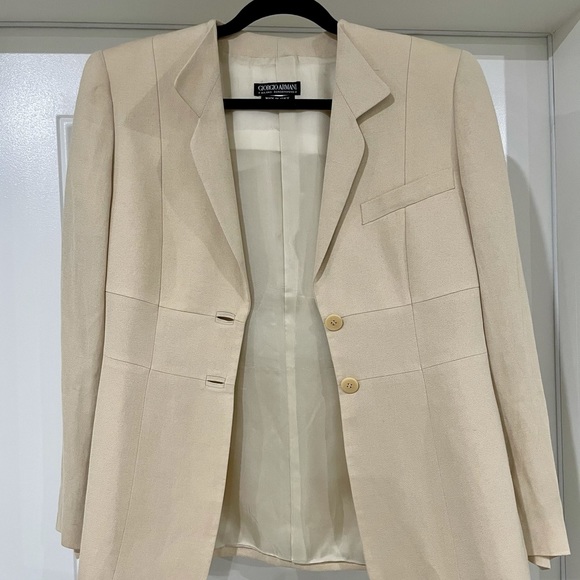 Women suit - Picture 2 of 4